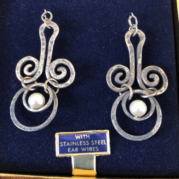 Vintage New Avon Swirlcraft Pierced Earrings - Picture 3 of 16